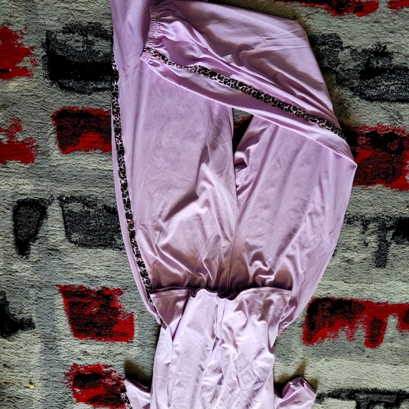 Plus Size Contrast Cheetah Tee and Sweatpant - Picture 3 of 7